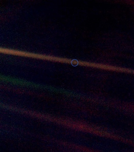 Pale Blue Dot — η Γη σε κύκλο